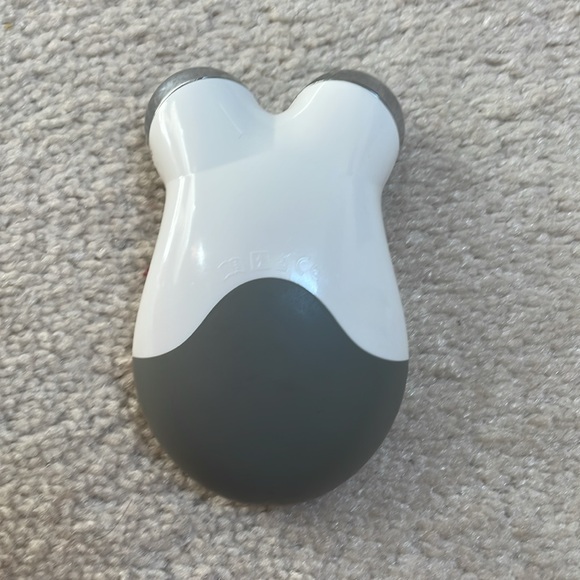 Nuface Mini Microcurrent Device - Picture 7 of 13